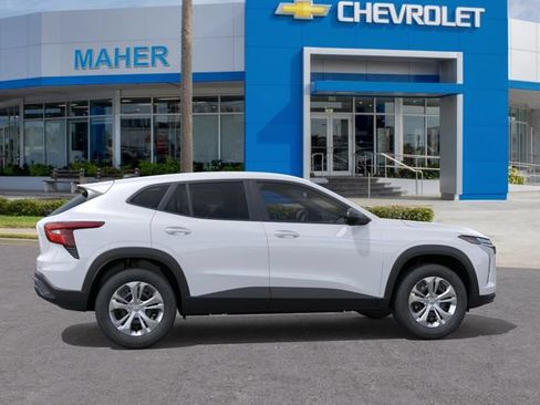 Used 2026 Chevrolet Trax LS FWD image 5