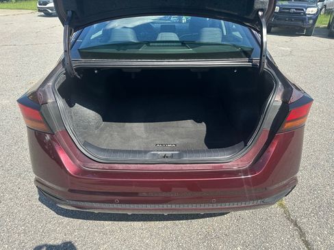 Used 2025 Nissan Altima 2.5 SV FWD image 10