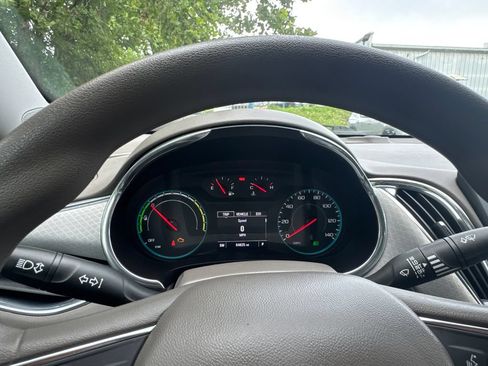 Used 2018 Chevrolet Malibu Hybrid FWD image 13
