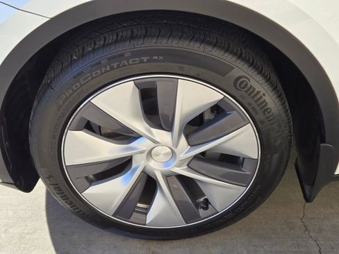 Used 2023 Tesla Model Y Long Range image 12