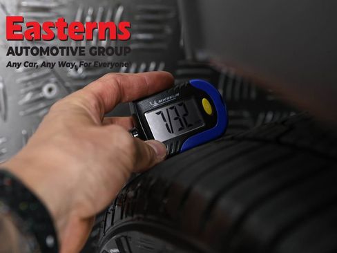 Used 2023 Hyundai Venue Limited FWD image 28