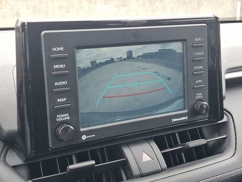 Used 2020 Toyota RAV4 LE image 19