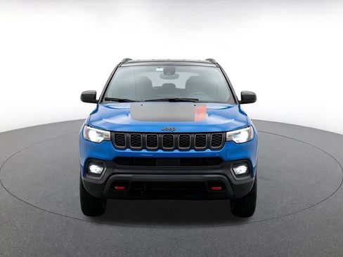 Used 2025 Jeep Compass Trailhawk AWD/4WD image 2