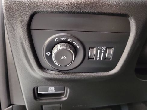 Used 2023 Jeep Grand Cherokee Overland RWD image 13