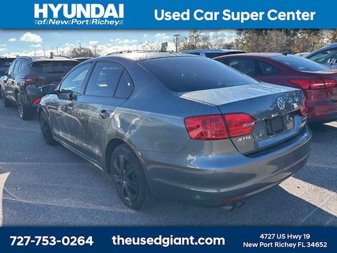 Used 2011 Volkswagen Jetta SE image 2