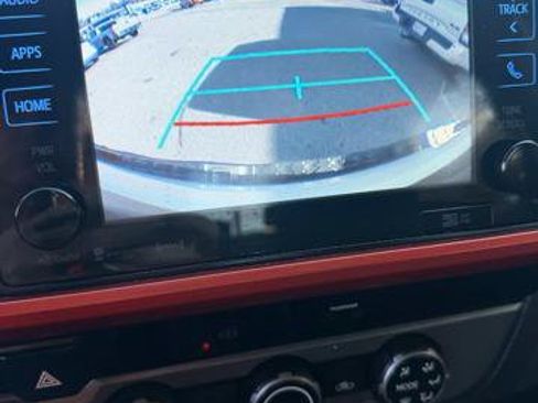 Used 2017 Toyota Tacoma TRD Off-Road w/ Tow Package (A/T) AWD/4WD image 18