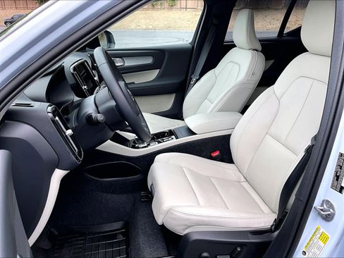 Used 2026 Volvo XC40 B5 Plus w/ Protection Package Premier image 27