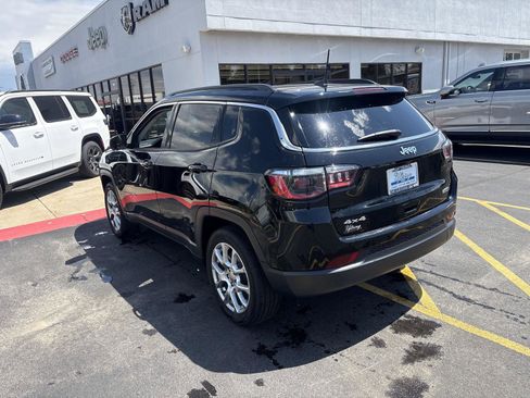 Used 2022 Jeep Compass Latitude w/ Sun and Sound Group AWD/4WD image 8