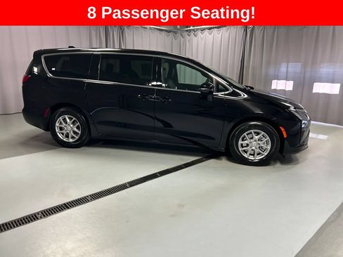 New 2027 Chrysler Pacifica Select FWD image 8