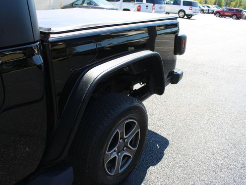 Used 2020 Jeep Gladiator Overland AWD/4WD image 4