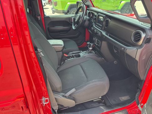 Used 2018 Jeep Wrangler Unlimited Sport S AWD/4WD image 36