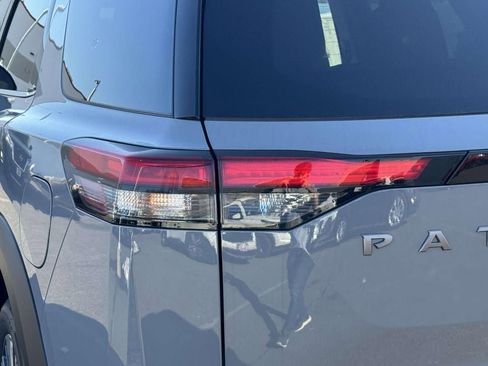 New 2026 Nissan Pathfinder Platinum image 7