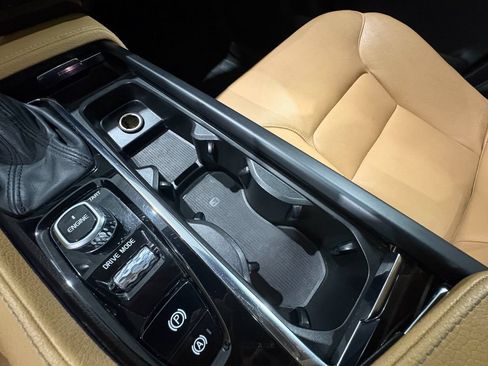 Used 2017 Volvo XC90 T6 Momentum w/ Vision Package AWD/4WD image 25