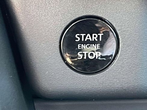 Used 2025 Nissan Rogue S image 25