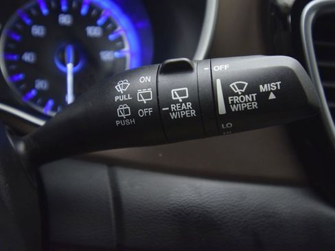 Used 2022 Chrysler Voyager LX image 35