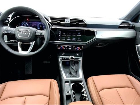 Certified 2025 Audi Q3 2.0T Premium image 15