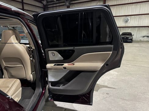 Used 2020 Lincoln Aviator Reserve w/ Equipment Group 202A image 19