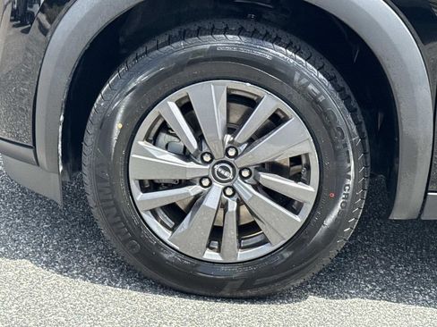 Certified 2024 Nissan Pathfinder SV FWD image 11