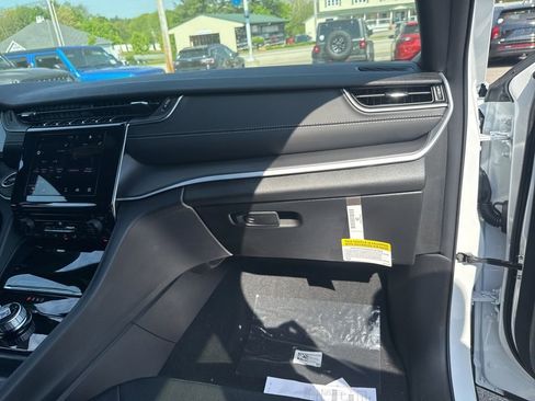 New 2026 Jeep Grand Cherokee Laredo AWD/4WD image 28