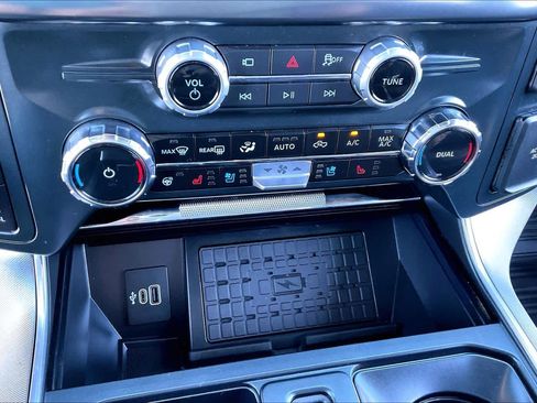 Used 2025 Ford F150 Platinum w/ Equipment Group 702A High image 32