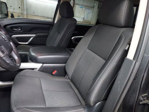 Used 2018 Nissan Titan SV w/ SV Convenience Package image 8