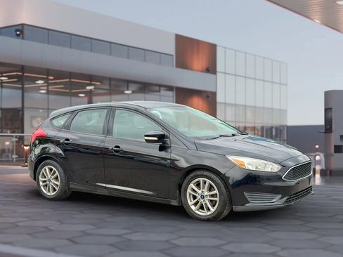 Used 2016 Ford Focus SE w/ SE Cold Weather Package FWD image 12