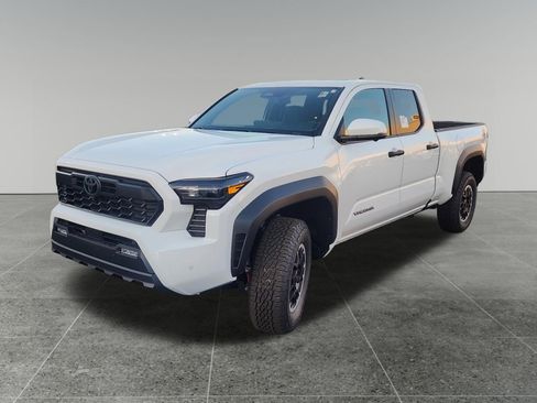 Certified 2025 Toyota Tacoma TRD Off-Road w/ TRD Off Road Premium Package AWD/4WD image 3