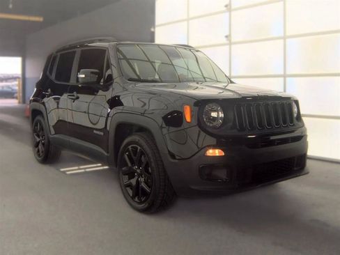 Used 2017 Jeep Renegade Altitude FWD image 4