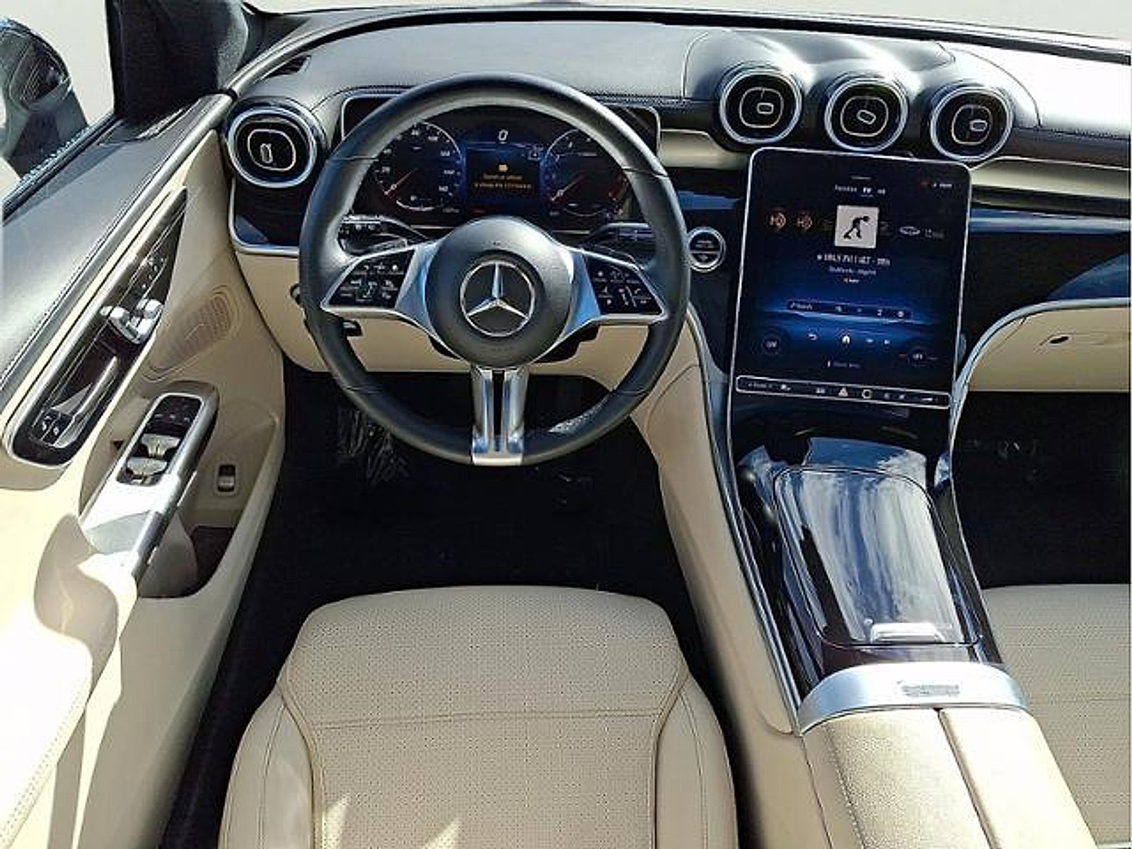 Used 2023 Mercedes-Benz GLC 300 4MATIC image 9