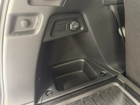 Used 2025 Honda Pilot TrailSport image 39