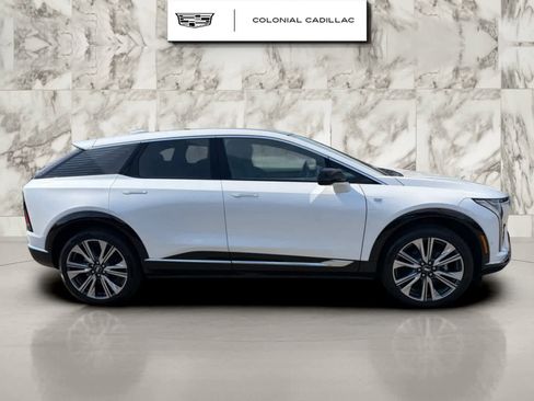 Certified 2025 Cadillac Optiq Luxury 2 AWD/4WD image 6