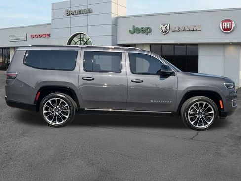 Used 2023 Jeep Wagoneer L Series III w/ Premium Group I AWD/4WD image 8