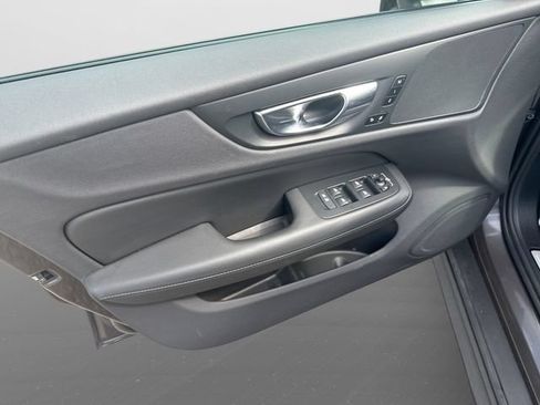Certified 2025 Volvo V60 B5 Cross Country Plus AWD/4WD image 18