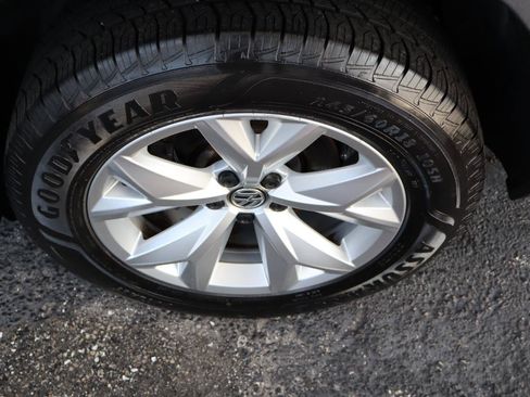 Used 2018 Volkswagen Atlas SEL FWD image 35