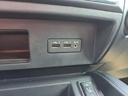 Used 2019 Nissan Titan SV w/ SV Convenience Package RWD image 31