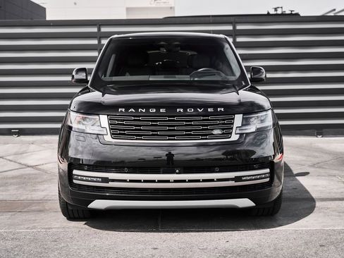 Used 2025 Land Rover Range Rover Long Wheelbase SE AWD/4WD image 12
