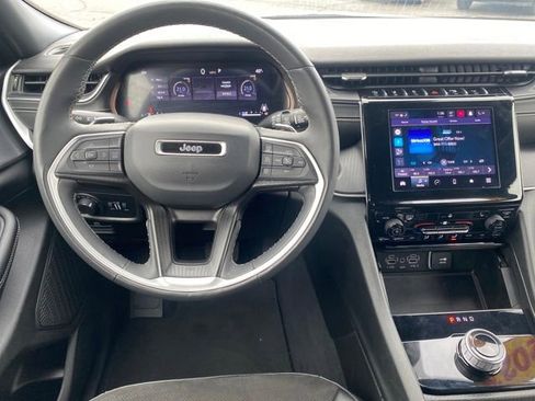 Used 2023 Jeep Grand Cherokee L Laredo image 7