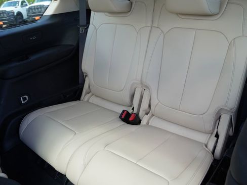 Certified 2022 Jeep Grand Cherokee L Limited AWD/4WD image 19