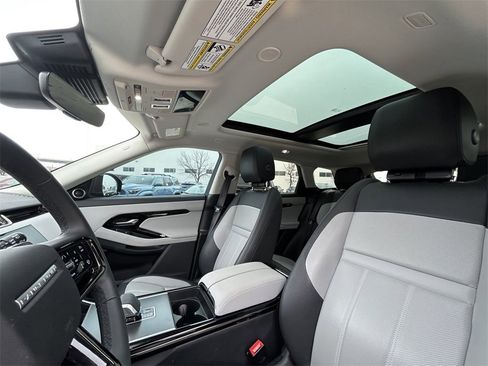 Used 2024 Land Rover Range Rover Evoque Dynamic SE image 12