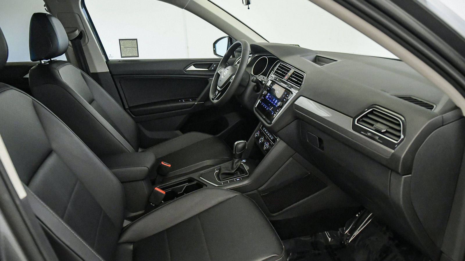 Used 2020 Volkswagen Tiguan SE FWD image 15