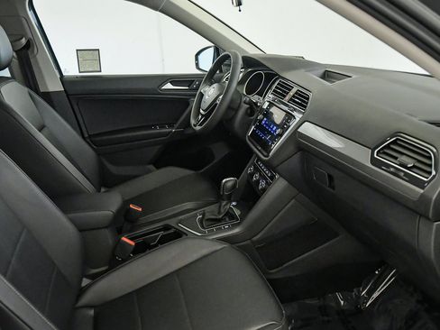 Used 2020 Volkswagen Tiguan SE FWD image 15