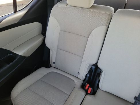 Used 2023 Chevrolet Traverse LS image 12