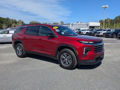 Used 2025 Chevrolet Traverse LT