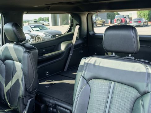 Used 2022 Jeep Wagoneer Series II w/ Premium Group I AWD/4WD image 24