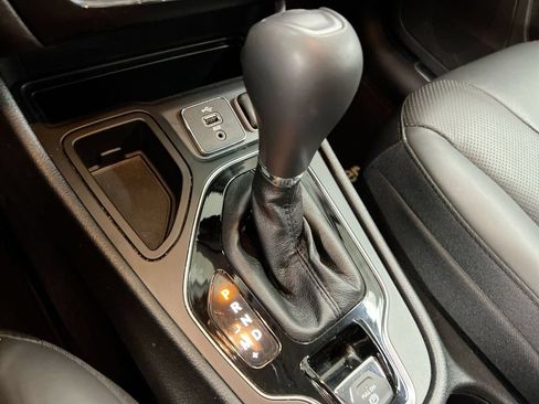 Used 2019 Jeep Cherokee Limited FWD image 17