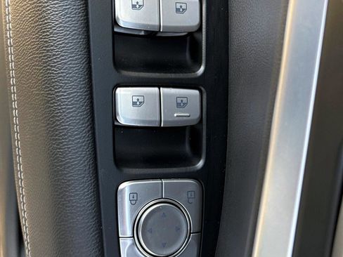 Used 2025 Genesis G70 2.5T image 20