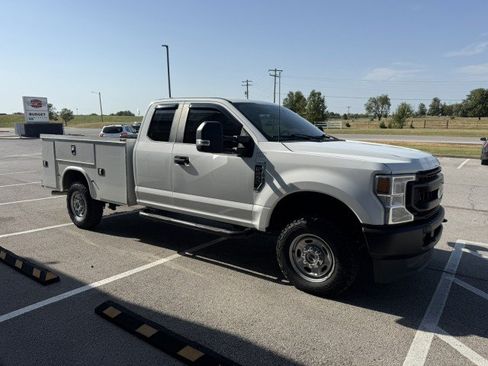 Used 2022 Ford F250 XL w/ Power Equipment Group AWD/4WD image 3