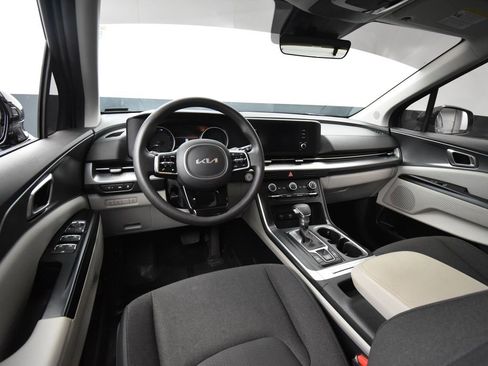 Certified 2024 Kia Carnival LX image 10