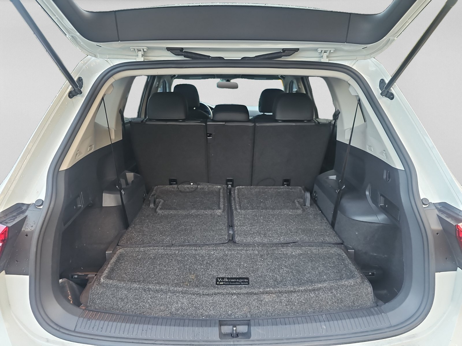 Used 2019 Volkswagen Tiguan SE w/ Panoramic Sunroof Package FWD image 31