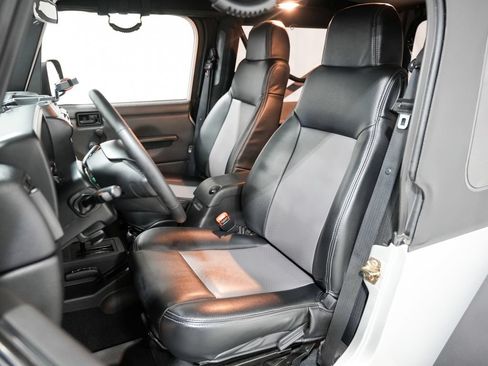 Used 2006 Jeep Wrangler Unlimited AWD/4WD image 9